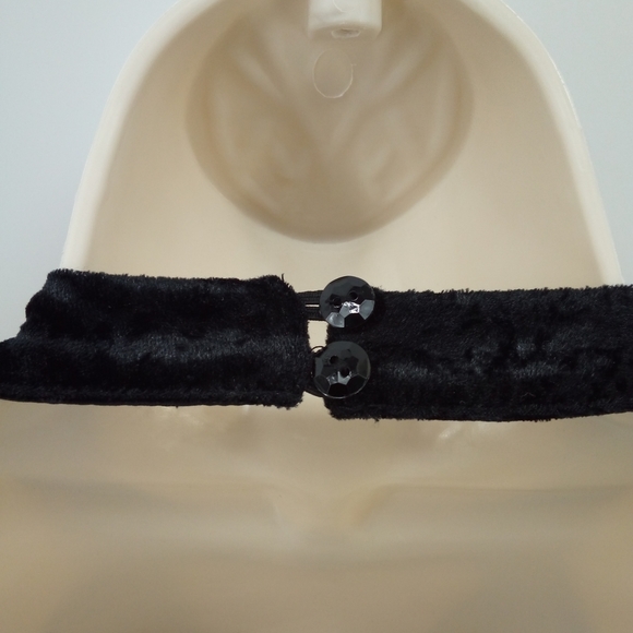 The Edit By Seventeen Juniors Chocker Neck Velvet Ankle Jumpsuit Black 9 - Picture 6 of 16